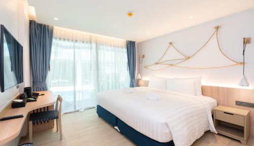 Deluxe Double Room with Pool View