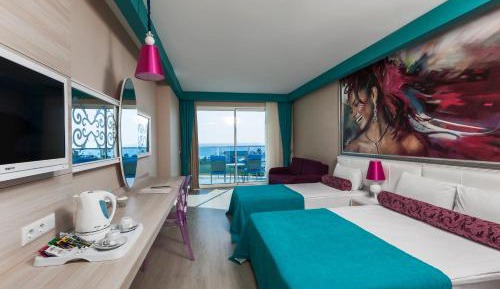 Double or Twin Room with Sea View