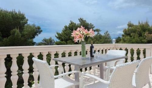 Two Bedroom Apartment with Balcony and Sea View