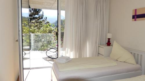 Apartment with Mountain View
