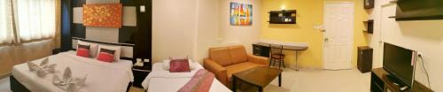 Deluxe Double Room with Round Trip Airport Transfer