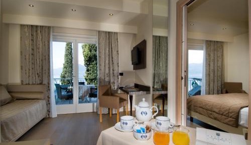 Junior Suite with Lake View