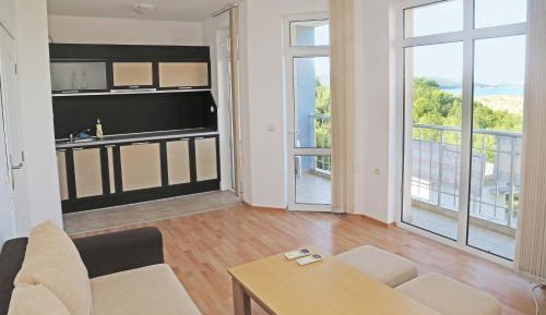 One-Bedroom Apartment with Sea View