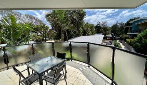 One-Bedroom Apartment Pool Side