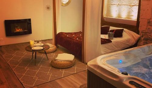 Suite with Hot Tub