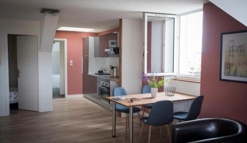 One-Bedroom Apartment with City View