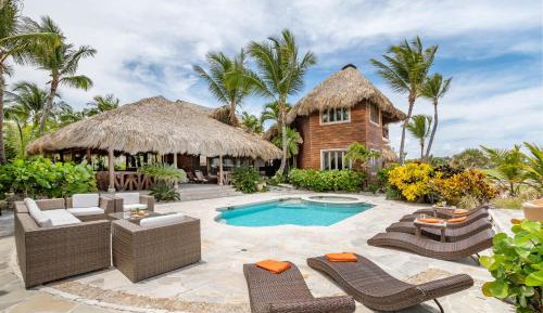 Villa with Garden View