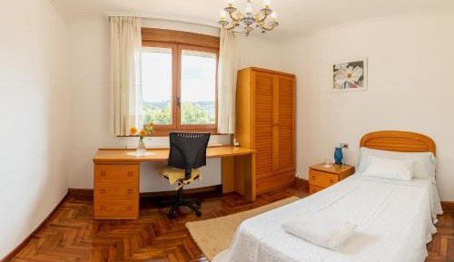 Single Room with Shared Bathroom