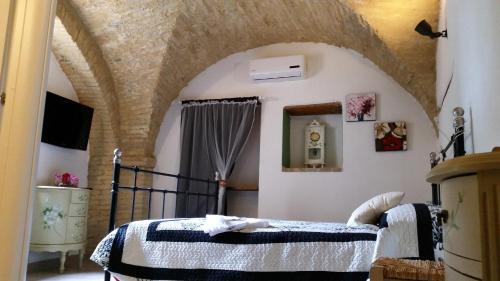 Basic Triple Room with Shared Bathroom