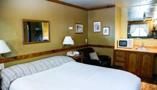 Queen Studio with Spa Bath