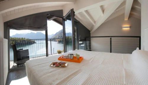 Apartment with Lake View