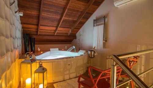 Queen Suite with Spa Bath