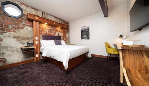 Queen Room