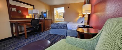 Deluxe King Room - Non-Smoking