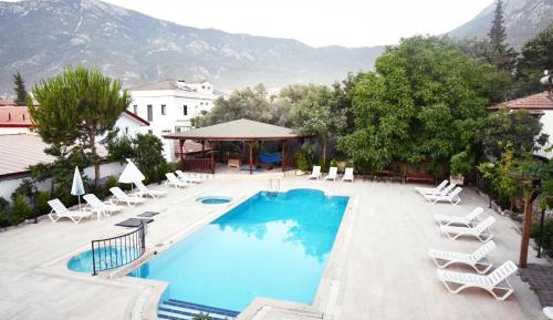 Apartment with Pool View 