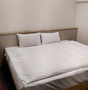 Small Double Room - No Window