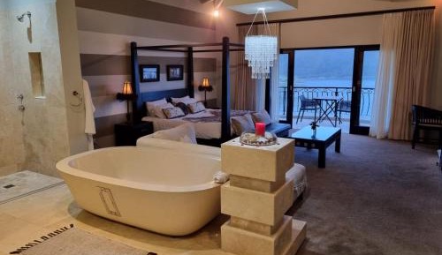 Suite with Lake View