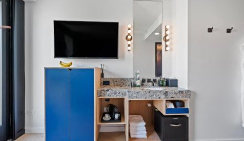 Queen Studio (Self Check-in with Virtual Front Desk)