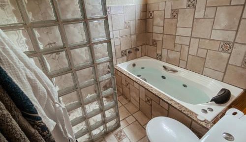 Suite with Hot Tub