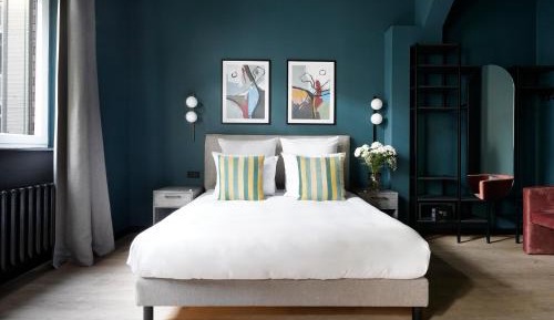 Large Studio with Kitchenette and Sofa Bed