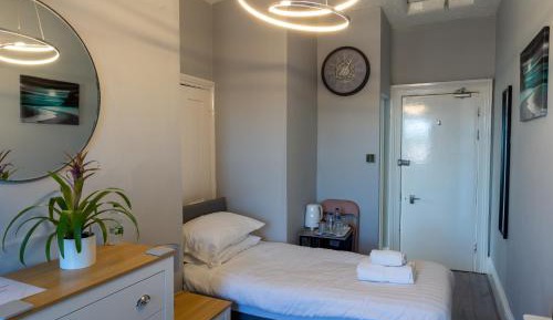Twin Room with Shower
