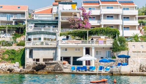 Triple Room with Patio and Sea View