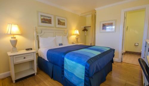 Standard Queen Room