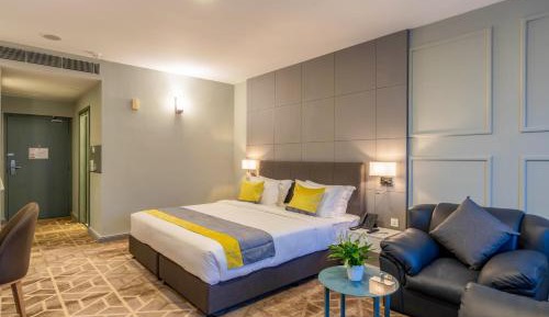 Standard Double or Twin Room (Free Return Airport Transfer & 10% discount on Food & Beverage)