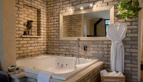 Suite with Hot Tub