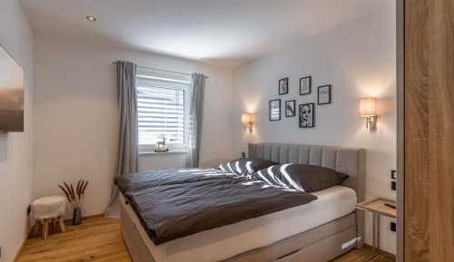 Two-Bedroom Apartment with Shower 