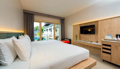 Deluxe Pool Access Room - Free Mini-bar (Once Per Stay)