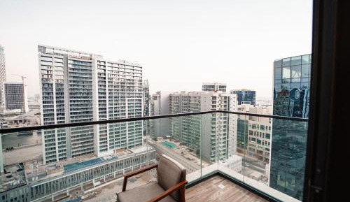 Luxury King Room with Balcony- Canal View