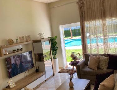 Apartment with Pool View 