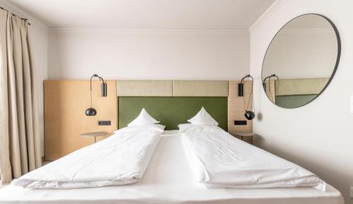Double Room (1 Adult)