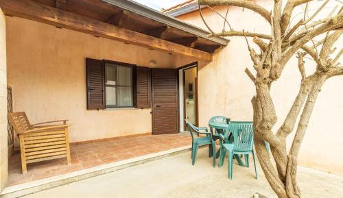 Villa with Garden View