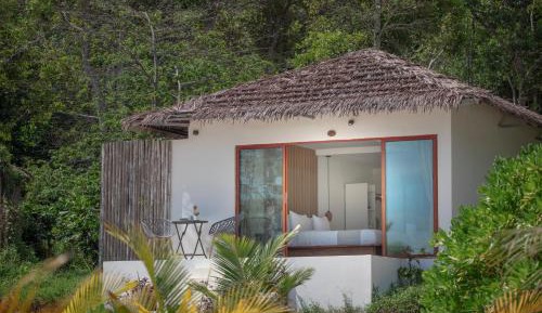 Deluxe Double Room with Balcony and Sea View