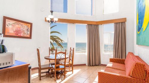 One-Bedroom Villa 2nd Floor, Ocean Front With AC 