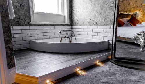 Deluxe Double Room with Bath