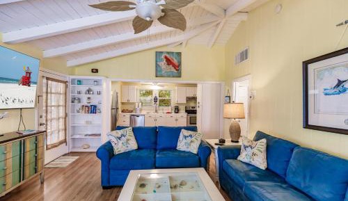 518 Canal Rd, Siesta Key, FL (Marlin) W/Pool