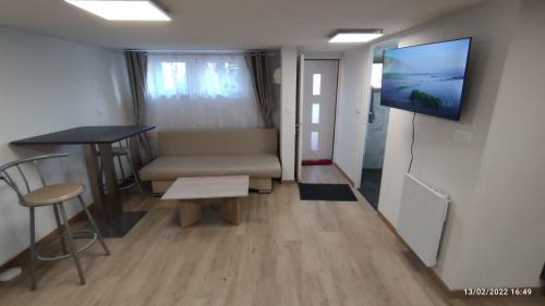 Deluxe Studio