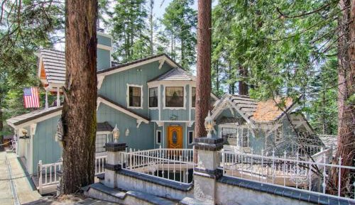 Three-Bedroom Holiday Home 