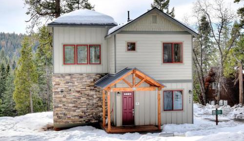 Three-Bedroom Holiday Home 