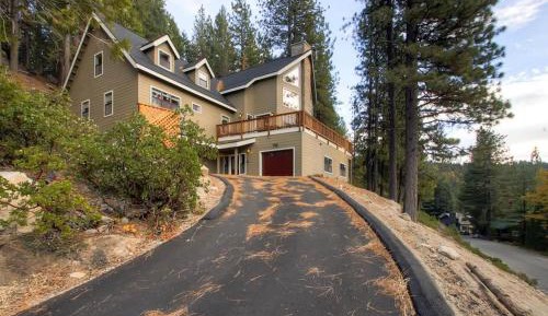 Three-Bedroom Holiday Home 