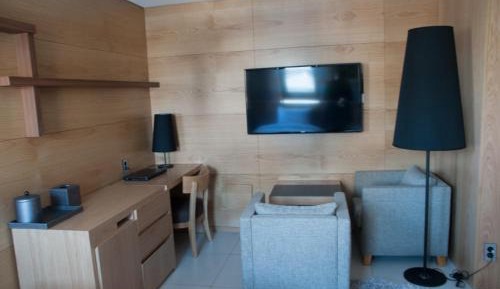Family Room with Bath (3 Adults)