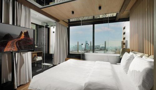 Executive Suite with Balcony and City View