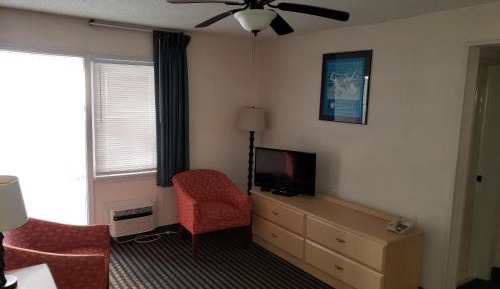 Deluxe Queen Suite