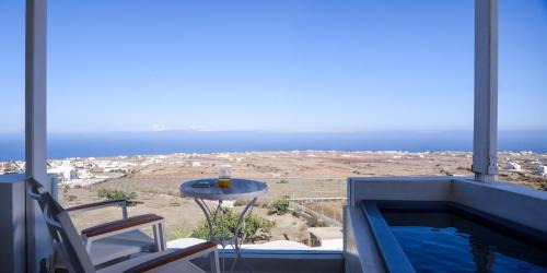 Compact Arched Sea View Loft Suite with Seasonal Outdoor Hot Tub