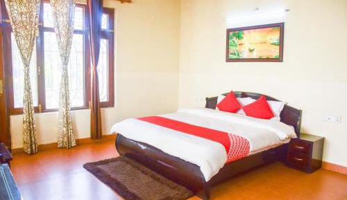 Deluxe Room (2 Adults + 1 Child)