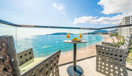 Superior One-Bedroom Apartment with Sea View and Balcony	