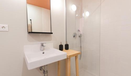 Deluxe Double Room with Shower